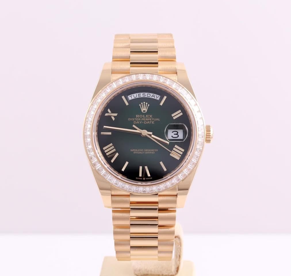 Rolex | Day-Date | 228398TBR-0042 | Yellow gold | 40 x 48 mm | Yellow gold | Green | Automatic
