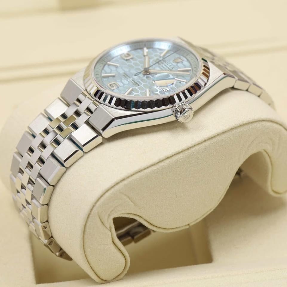 Rolex | Land-Dweller | 127236 | Platinum | 36 mm | Blue