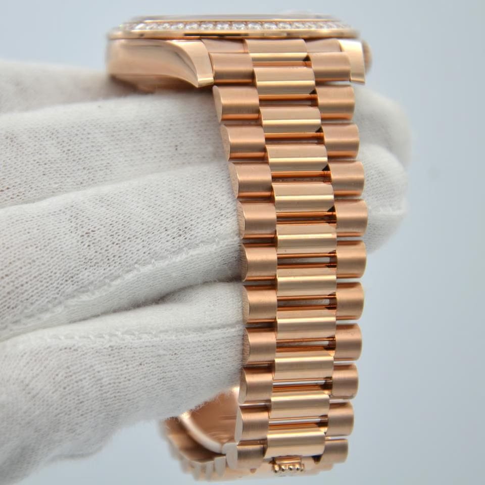 Rolex | Day-Date | 228345RBR | Rose gold | 40 x 48 mm | Rose gold | Green | Automatic
