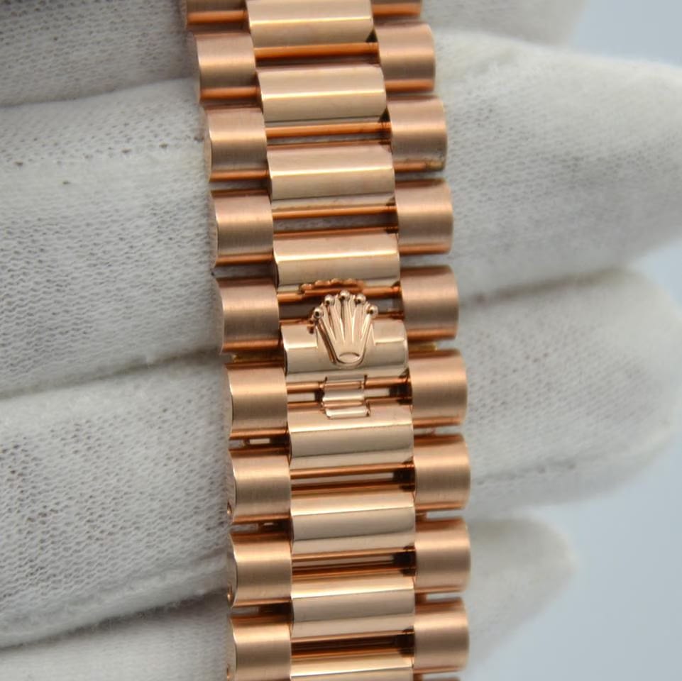Rolex | Day-Date | 228345RBR | Rose gold | 40 x 48 mm | Rose gold | Green | Automatic