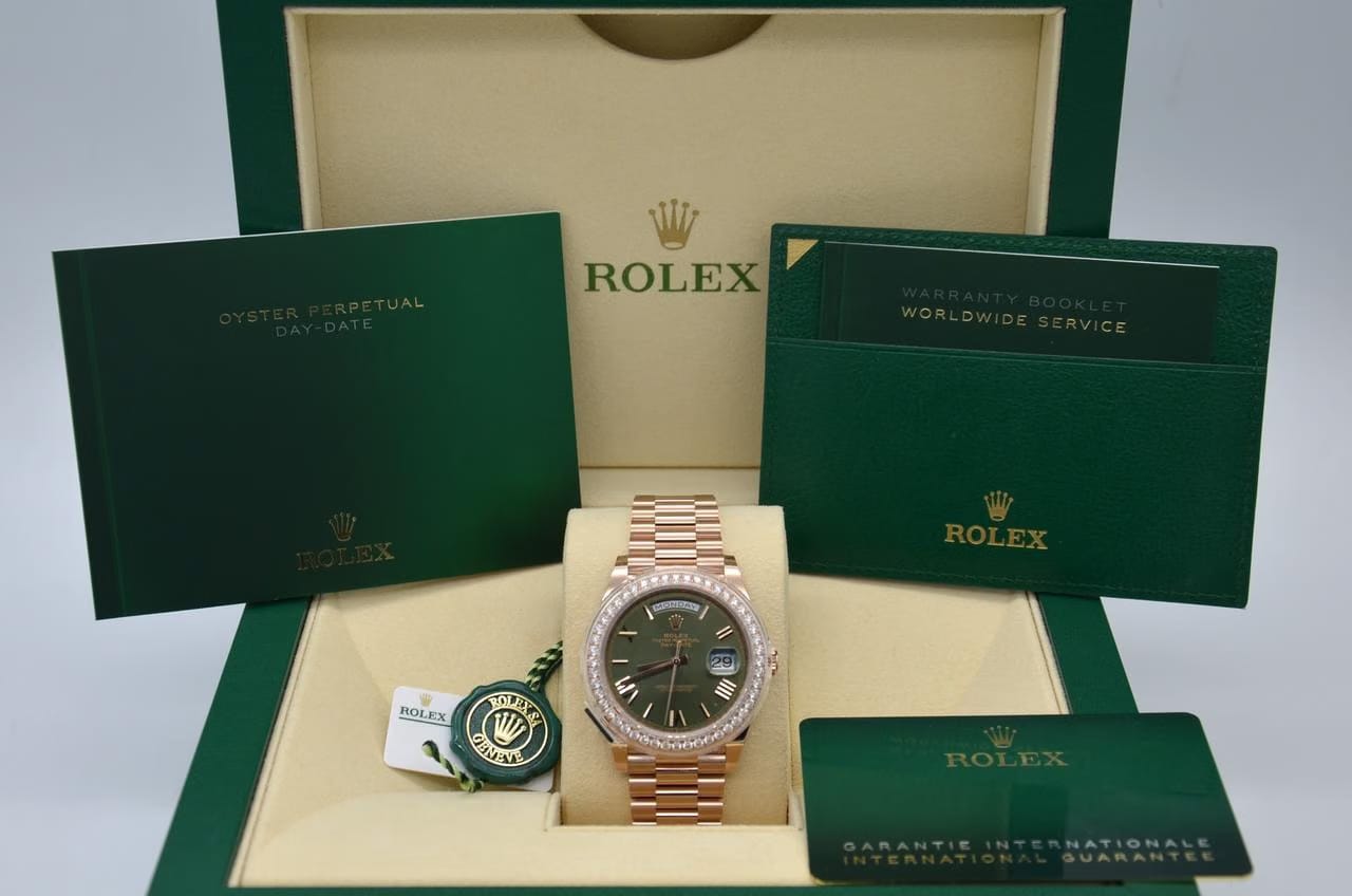 Rolex | Day-Date | 228345RBR | Rose gold | 40 x 48 mm | Rose gold | Green | Automatic