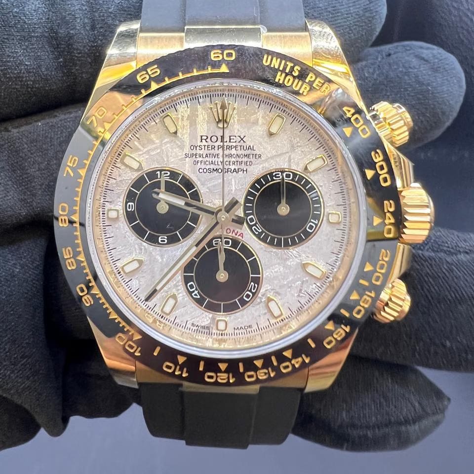 Rolex | Daytona | 116518LN | Yellow gold | 40 mm | Rubber | Silver | Automatic