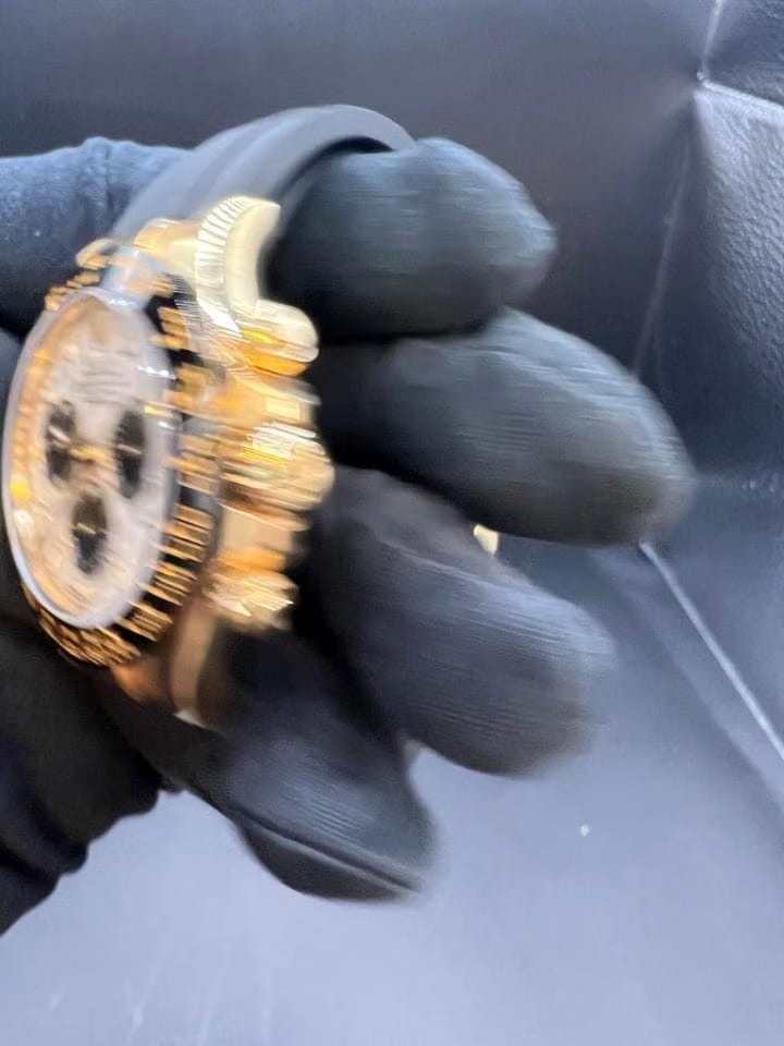 Rolex | Daytona | 116518LN | Yellow gold | 40 mm | Rubber | Silver | Automatic