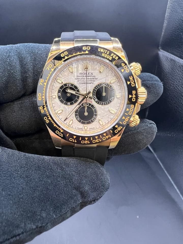 Rolex | Daytona | 116518LN | Yellow gold | 40 mm | Rubber | Silver | Automatic