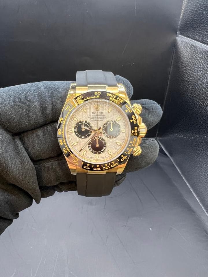 Rolex | Daytona | 116518LN | Yellow gold | 40 mm | Rubber | Silver | Automatic