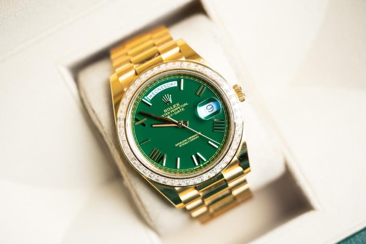 Rolex | Day-Date | 228398TBR | Yellow gold | 40 x 48 mm | Yellow gold | Green | Automatic