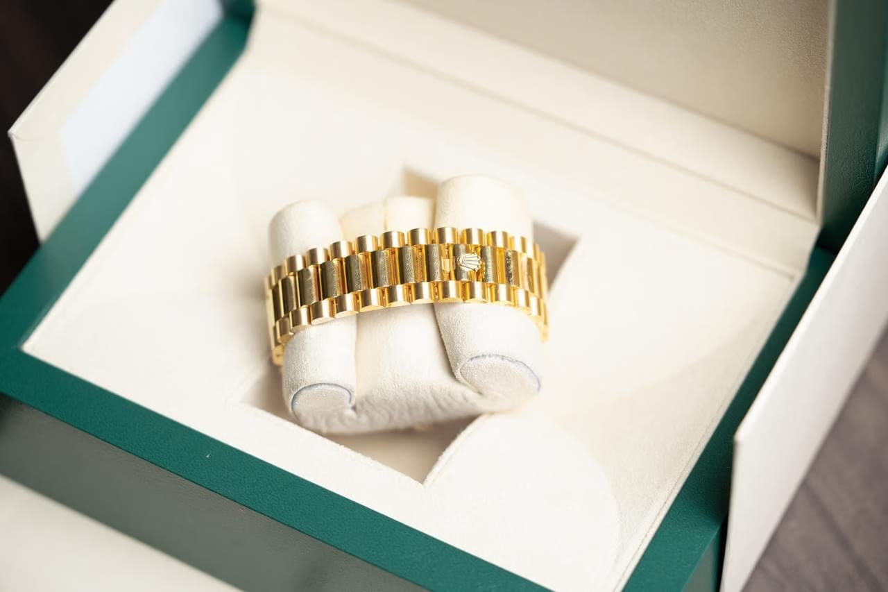 Rolex | Day-Date | 228398TBR | Yellow gold | 40 x 48 mm | Yellow gold | Green | Automatic
