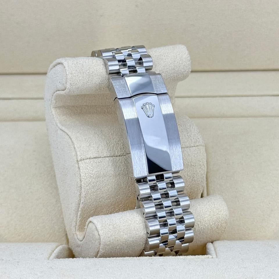 Rolex UNWORN 2026 White Dial Jubilee 336934-0004 Complete