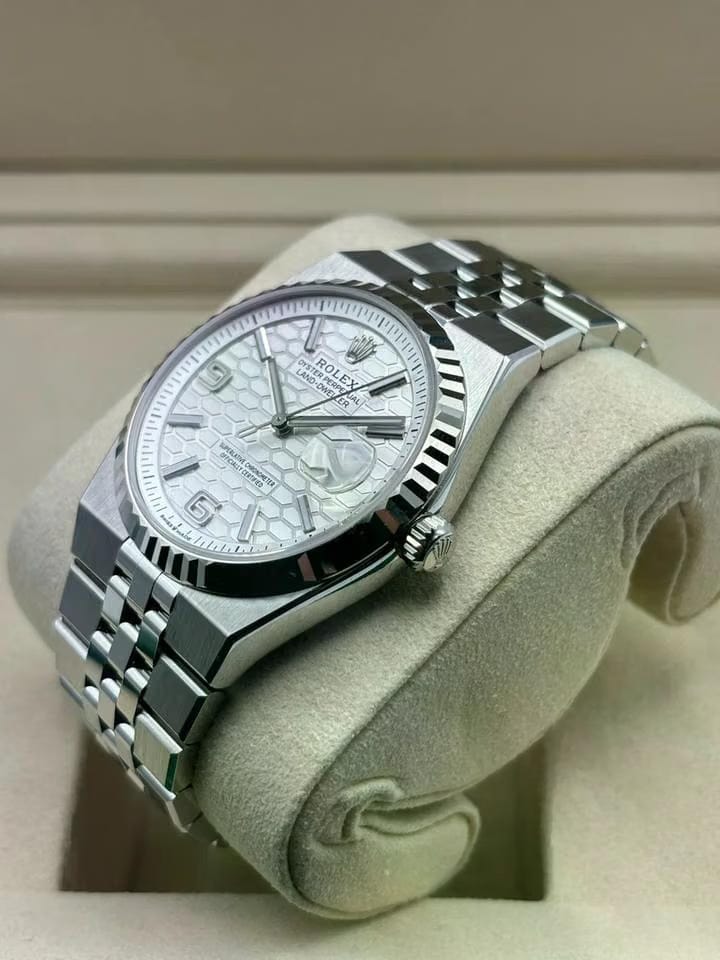 Rolex Oyster Perpetual Land-Dweller 127234