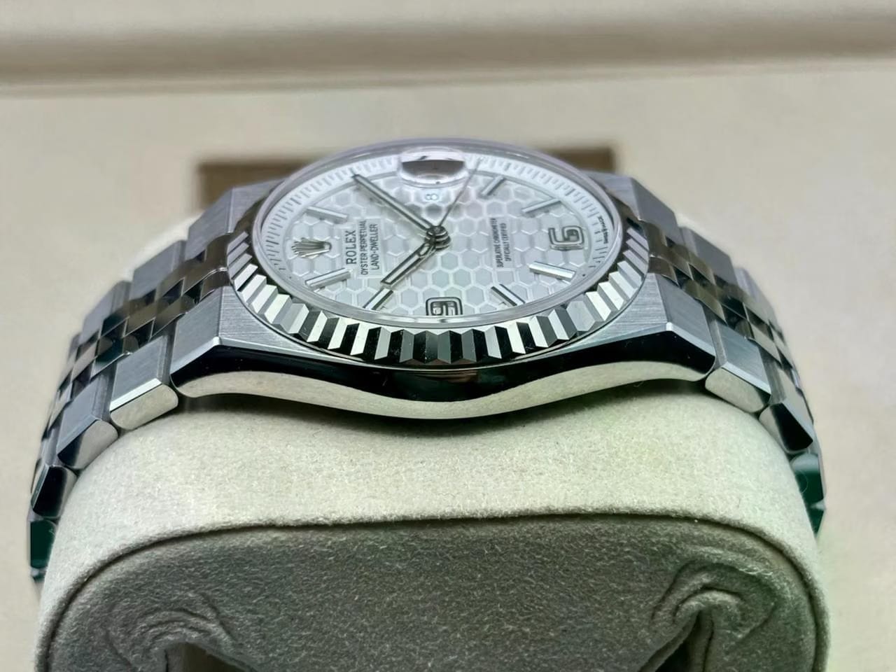 Rolex Oyster Perpetual Land-Dweller 127234