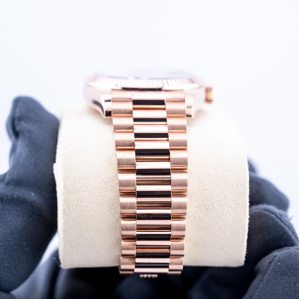 Rolex | Day-Date | 128235 | Rose gold | 36 x 43 mm | Rose gold | Gold | Automatic