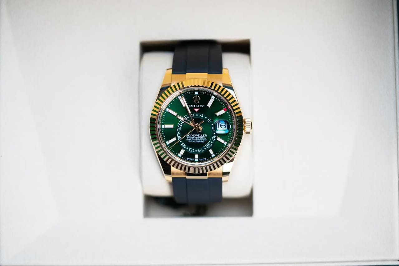 Rolex | Sky-Dweller | 336238 | Yellow gold | 42 mm | Rubber | Green | Automatic