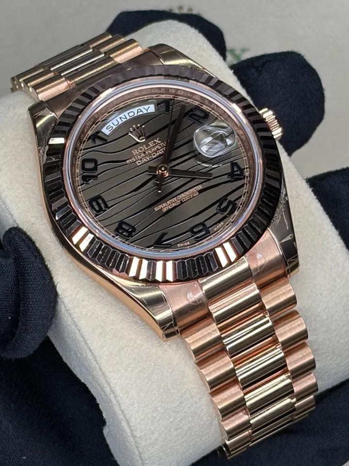 Rolex | Day-Date | 218235 | Rose gold | 41 x 49 mm | Rose gold | Brown | Automatic