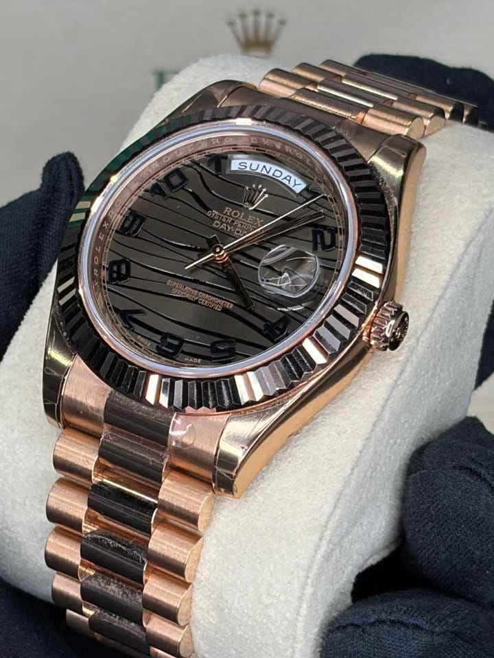 Rolex | Day-Date | 218235 | Rose gold | 41 x 49 mm | Rose gold | Brown | Automatic
