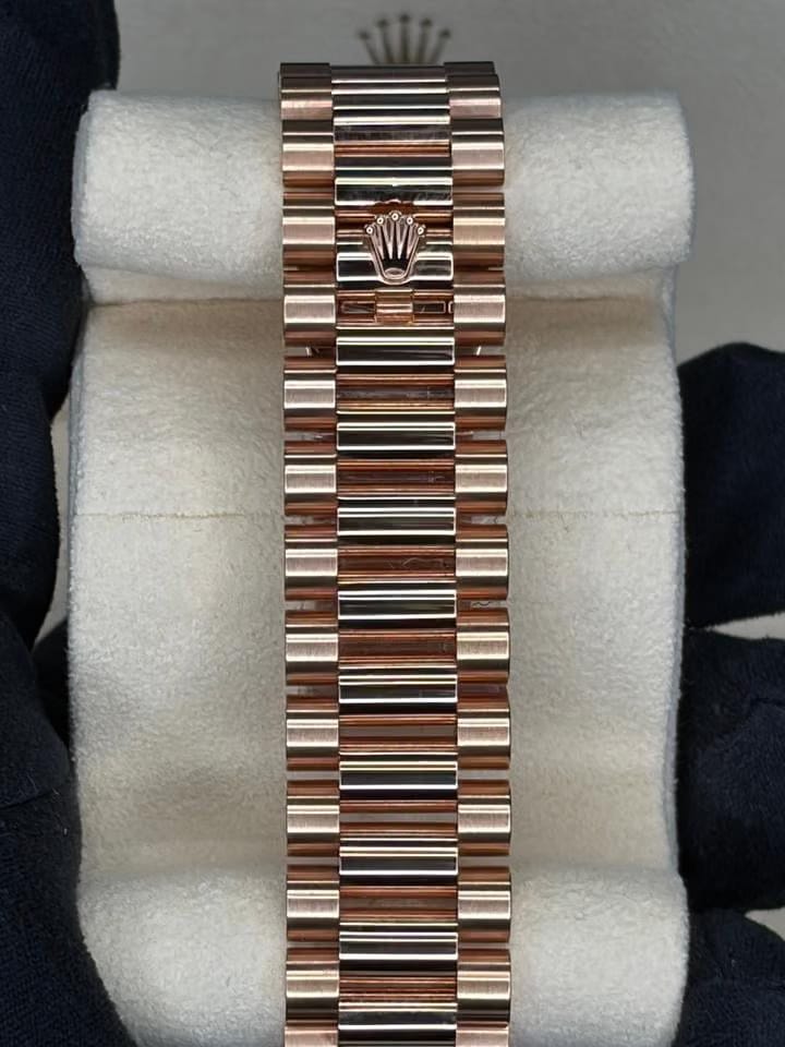 Rolex | Day-Date | 218235 | Rose gold | 41 x 49 mm | Rose gold | Brown | Automatic