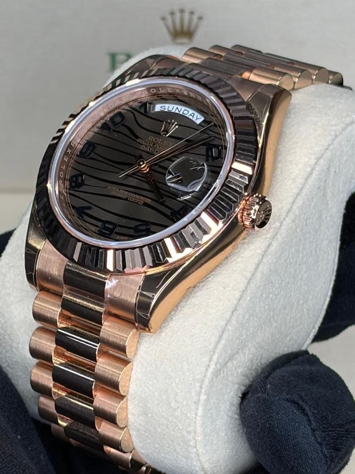 Rolex | Day-Date | 218235 | Rose gold | 41 x 49 mm | Rose gold | Brown | Automatic