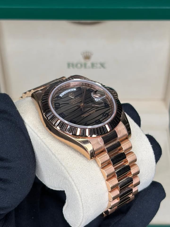 Rolex | Day-Date | 218235 | Rose gold | 41 x 49 mm | Rose gold | Brown | Automatic