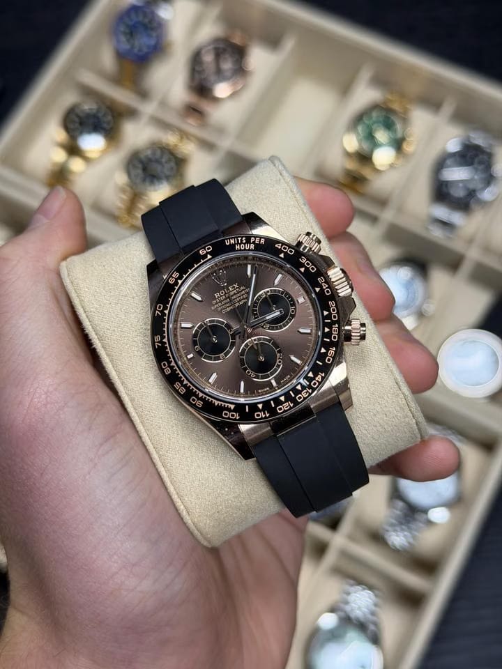 Rolex | Daytona | Rolex Daytona 2025 Cosmograph Daytona 126515 Rose Gold Chocolate Brown Index Dial Oysterflex Rubber Strap | Rose gold | 40 mm | Rubber | Black | Automatic