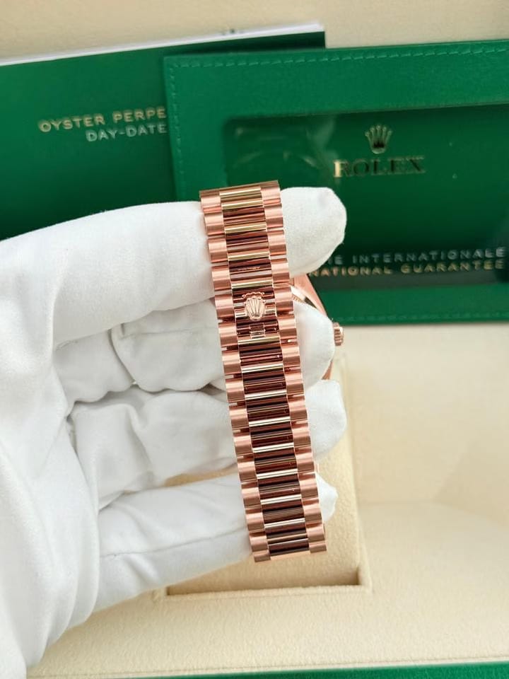 Rolex Day-Date 3636mm 18kt Rose Gold on Blue Baguette Diamond Dial NEW 2024
