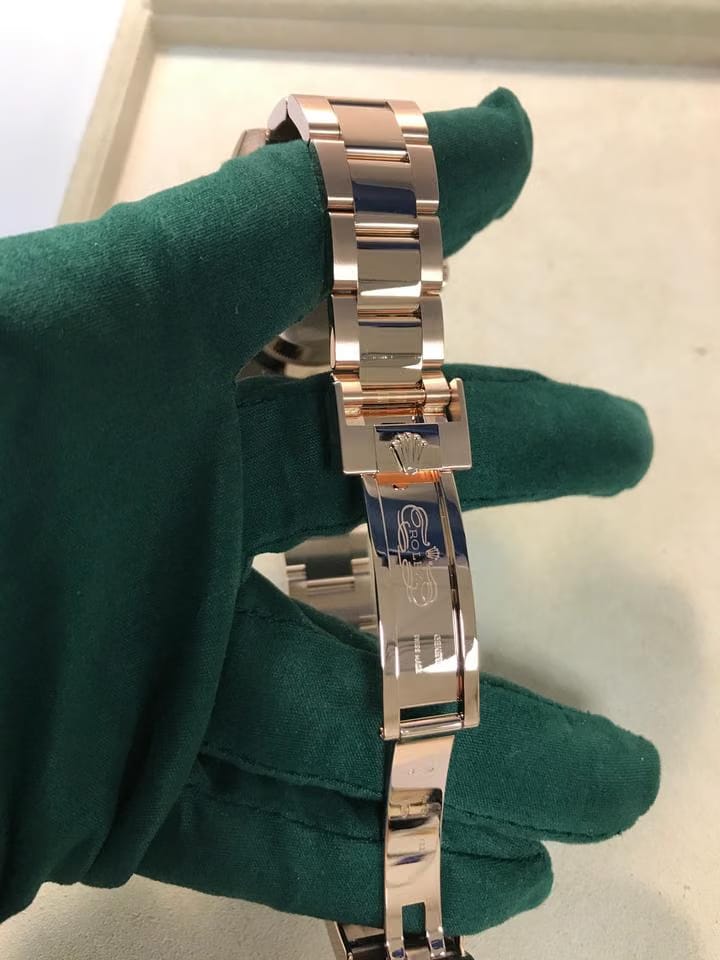 Rolex | GMT-Master II | 126715CHNR-0001 | Rose gold | 40 mm | Rose gold | Black | Automatic