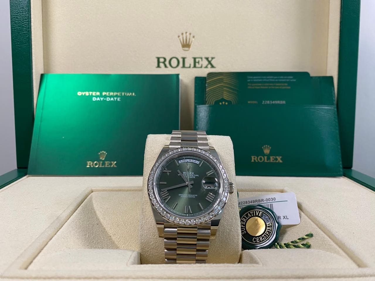 Rolex | Day-Date | 228349RBR | White gold | 40 x 48 mm | White gold | Green | Automatic