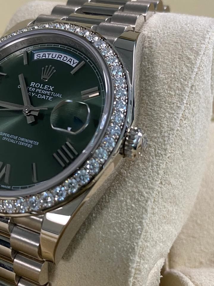 Rolex | Day-Date | 228349RBR | White gold | 40 x 48 mm | White gold | Green | Automatic