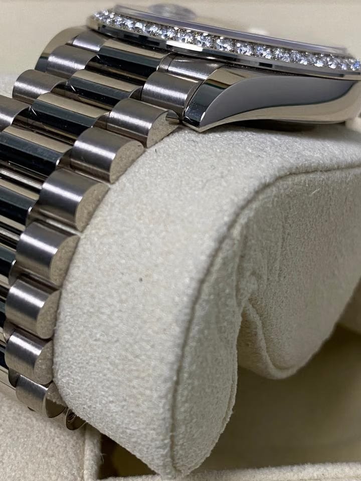 Rolex | Day-Date | 228349RBR | White gold | 40 x 48 mm | White gold | Green | Automatic