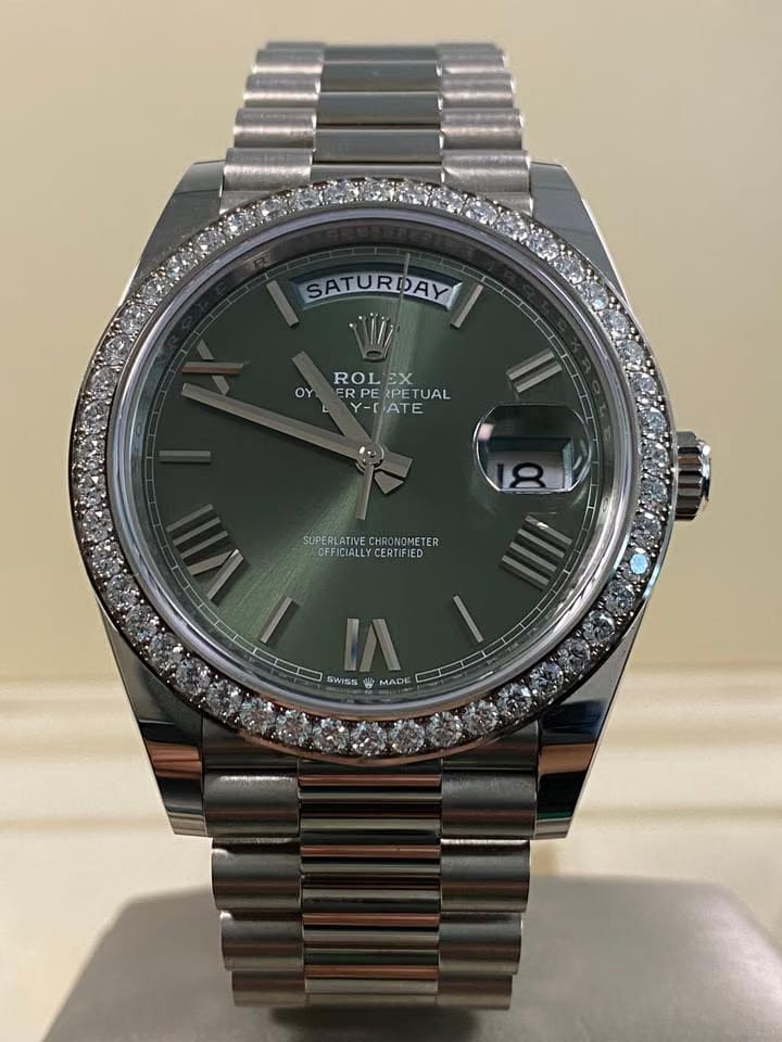 Rolex | Day-Date | 228349RBR | White gold | 40 x 48 mm | White gold | Green | Automatic