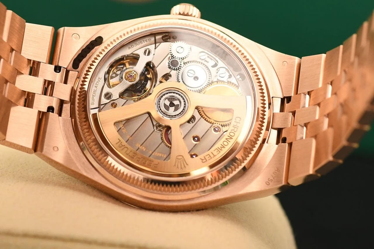 Rolex | Land-Dweller | 127235 | Rose gold | Rose gold | White | Automatic
