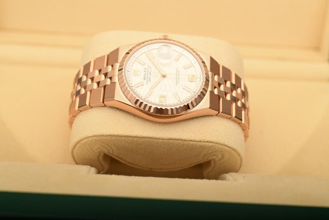 Rolex | Land-Dweller | 127235 | Rose gold | Rose gold | White | Automatic