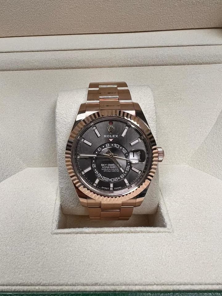 Rolex | Sky-Dweller | M336935-0004 | Rose gold | 42 mm | Rose gold | Grey | Automatic