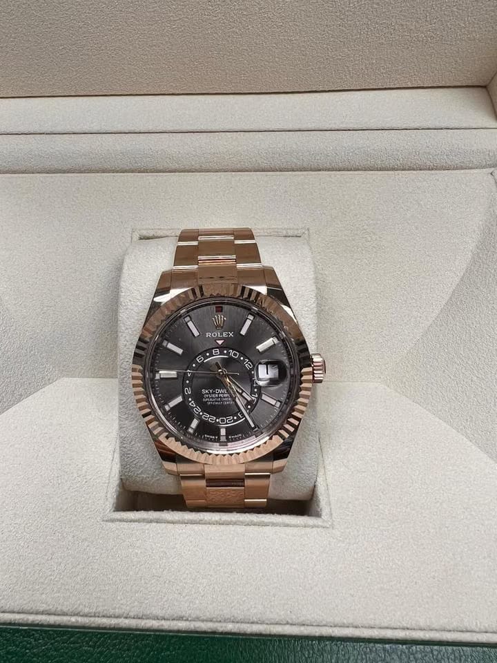 Rolex | Sky-Dweller | M336935-0004 | Rose gold | 42 mm | Rose gold | Grey | Automatic