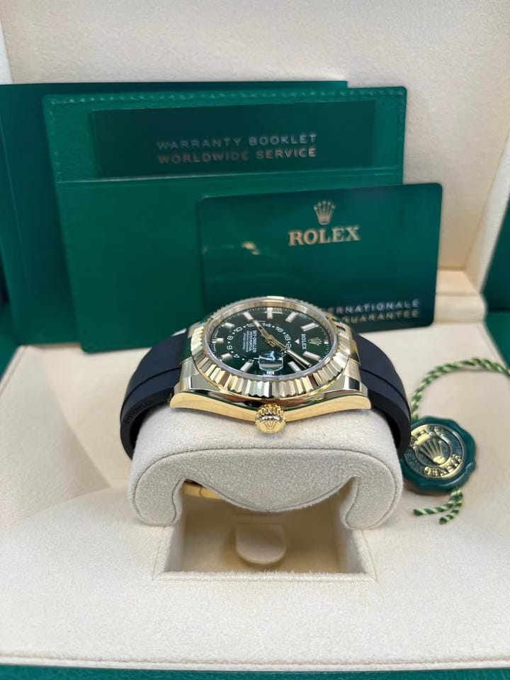 Rolex | Sky-Dweller | 336238 | Yellow gold | 40 mm | Rubber | White | Automatic