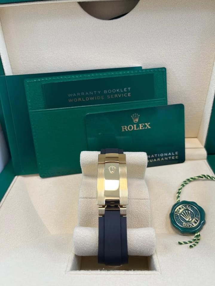 Rolex | Sky-Dweller | 336238 | Yellow gold | 40 mm | Rubber | White | Automatic
