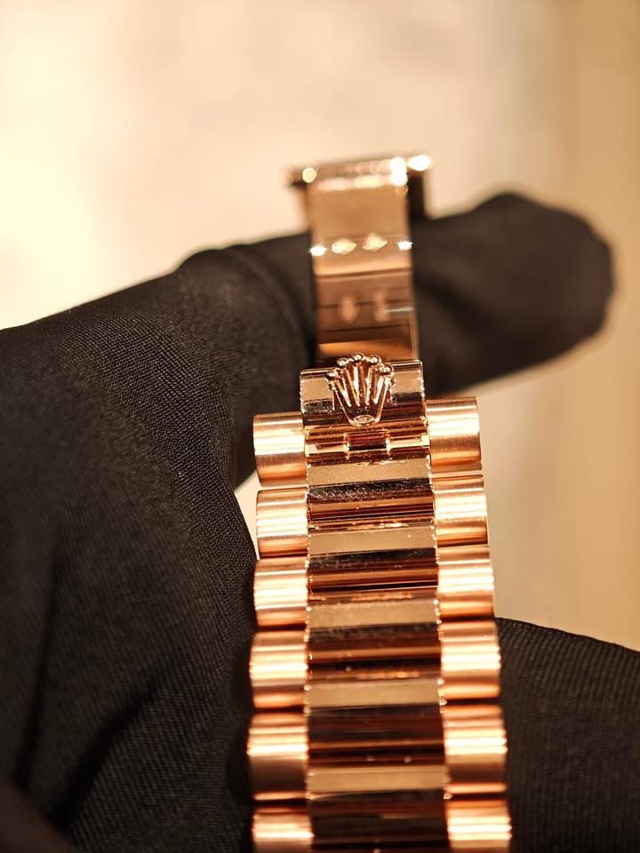 Rolex | Day-Date | 128235-0068 | Rose gold | Rose gold | Green | Automatic