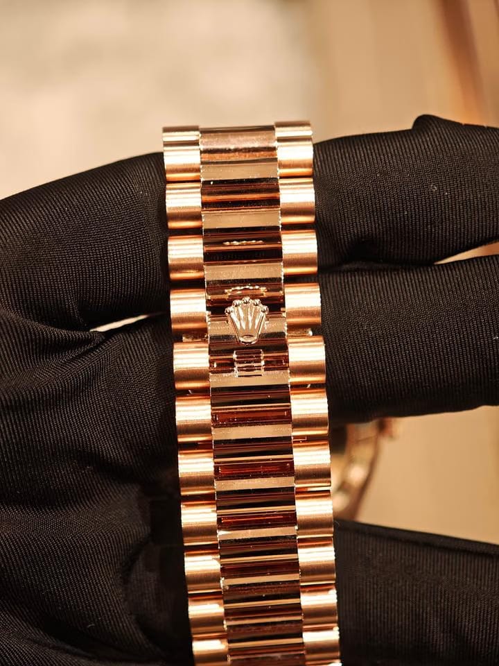 Rolex | Day-Date | 228235-0025 | Rose gold | Rose gold | Green | Automatic