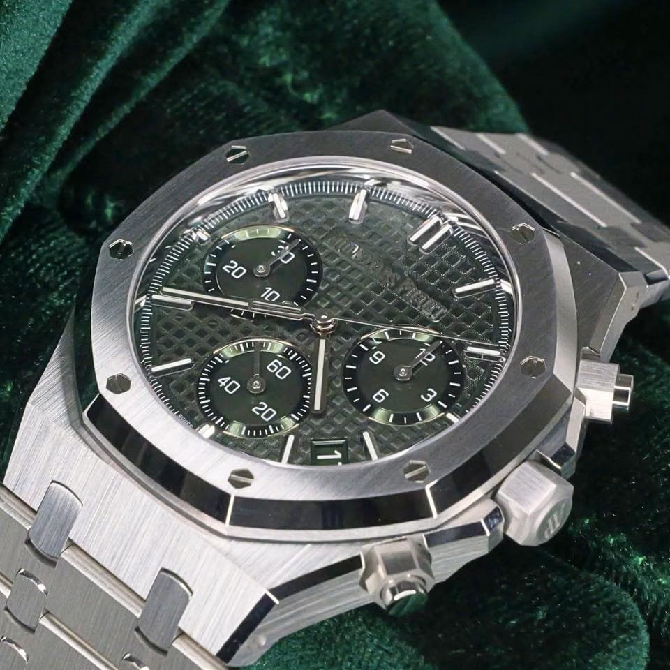 Audemars Piguet MINT COMPLETE SET Royal Oak Selfwinding Green Dial Stainless Steel Bracelet 26240 ST