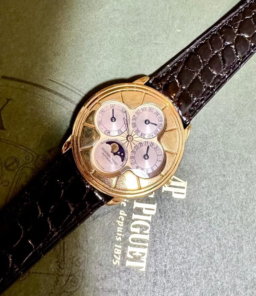 Audemars Piguet"The Clover" Perpetual Calendar 25861 BA self-winding perpetual calendar with moon phases.