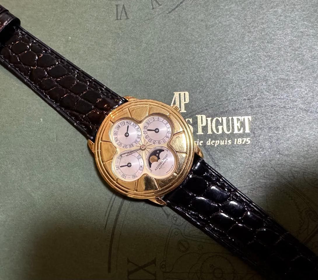 Audemars Piguet"The Clover" Perpetual Calendar 25861 BA self-winding perpetual calendar with moon phases.