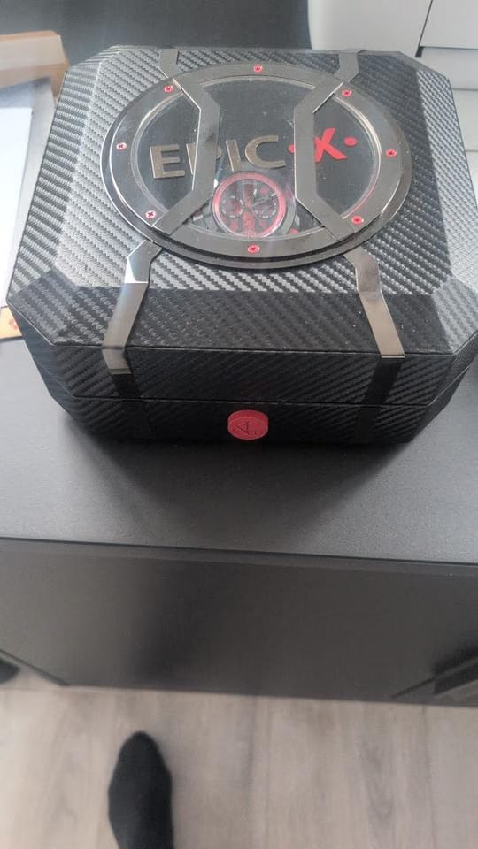 Jacob & Co.Epic X Chrono Black like new my camera shows all the lint foe cleaning cloth in