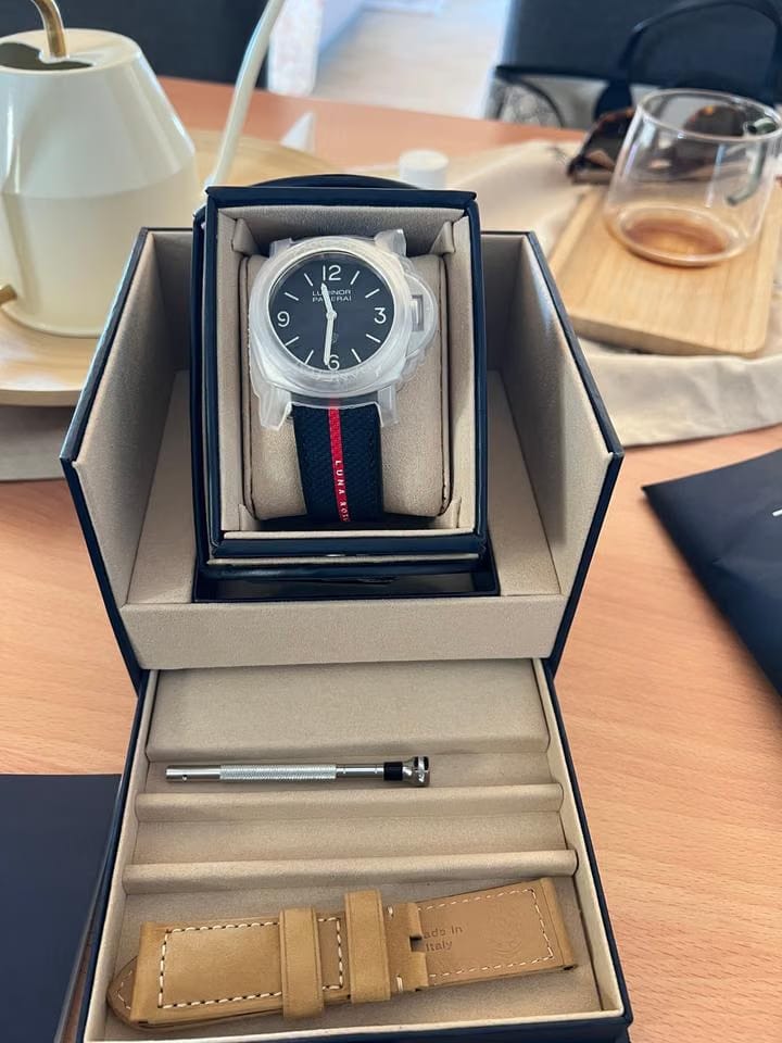 Panerai Luminor Base Logo 44mm Pam01086 Full set + Luna rossa new strap + warranty till 2032