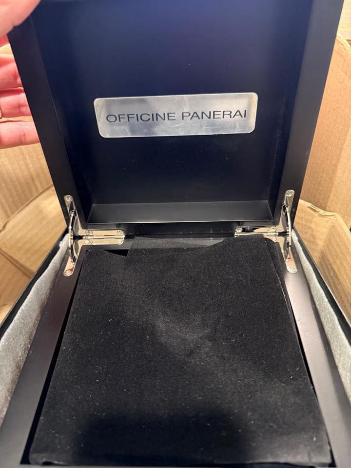 Panerai Luminor Base Pam00914 8 Mint condition “classic” Panerai 914 full set extra strap