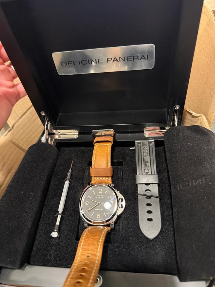 Panerai Luminor Base Pam00914 8 Mint condition “classic” Panerai 914 full set extra strap