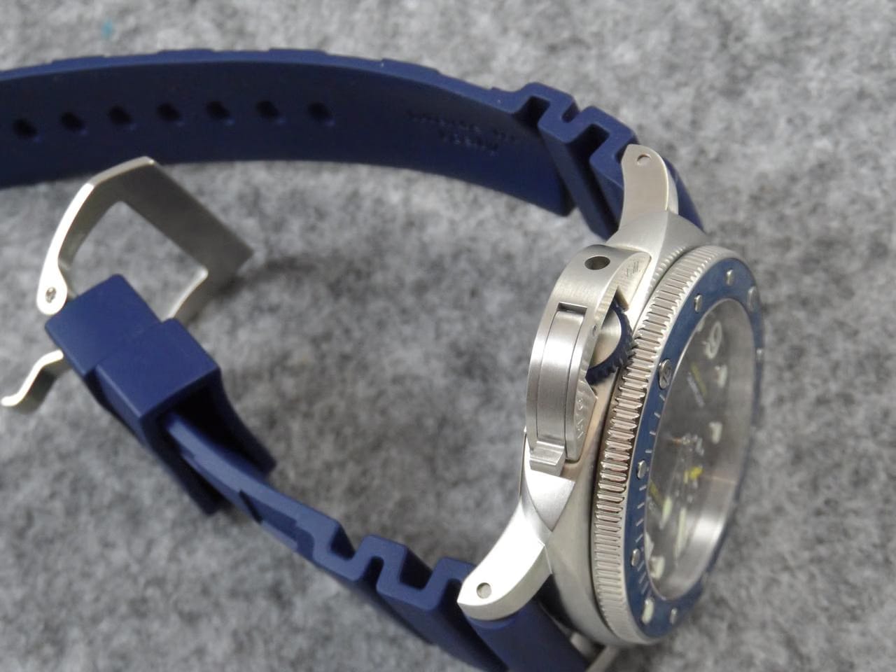 Panerai Submersible Quarantaquattro Mike Horn Pam01676 Full Sett