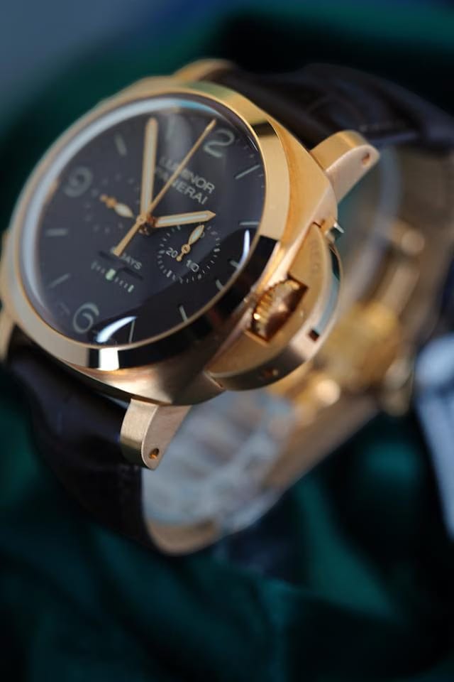 Panerai8 Days Luminor 1950 Rattrapante DUTY FREE RARE FULL 18k Gold SPECIAL EDITION Comp with Tags