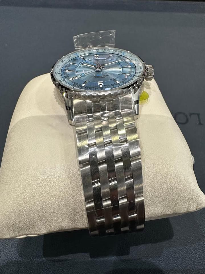Breitling Navitimer