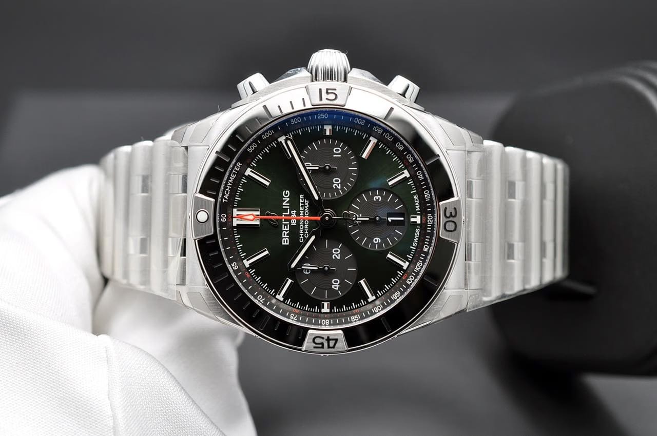 Breitling Chronomat 42 NEW Full Set Green Chronomat B01 42