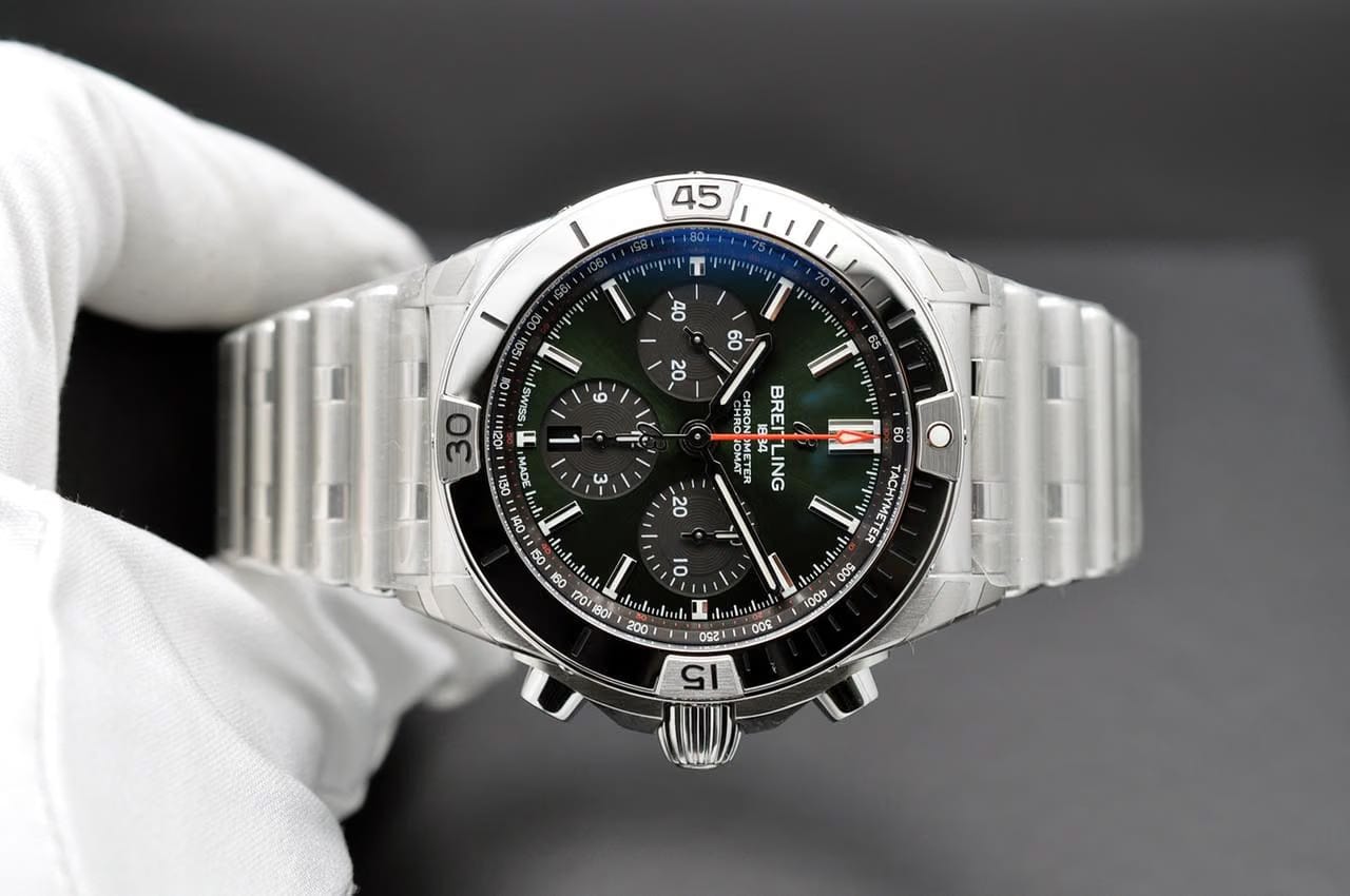 Breitling Chronomat 42 NEW Full Set Green Chronomat B01 42