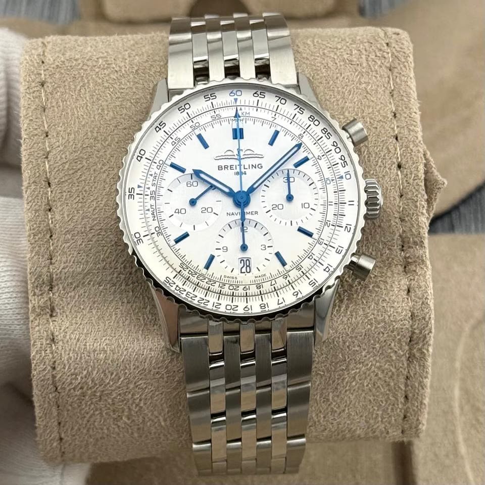 Breitling Navitimer