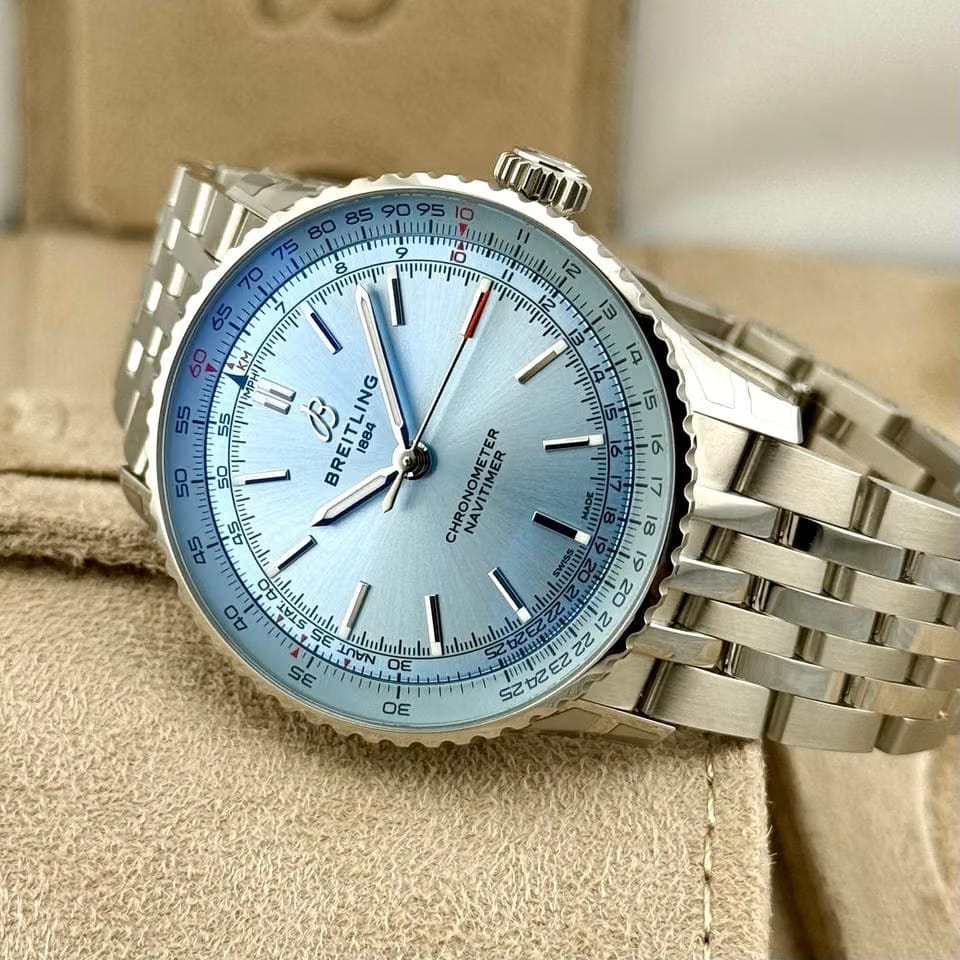 Breitling Navitimer